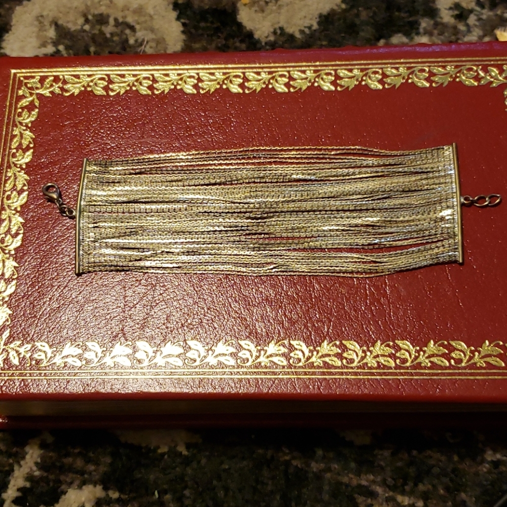 Beautiful silver dangling bracelet